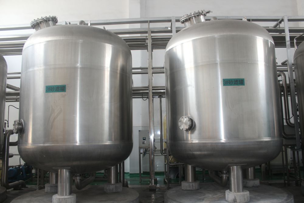 廣(guang)州(zhou)某(mou)某(mou)啤(pi)酒(jiu)100噸(dun)過濾(lv)輭(ruan)化水工(gong)程(cheng)